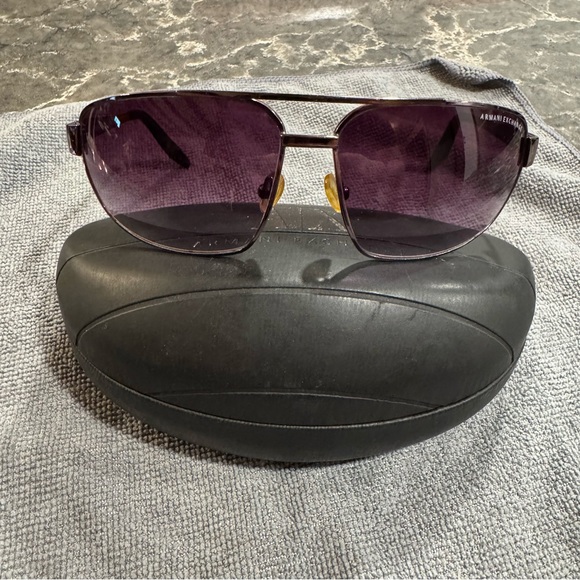 Classic Armani Exchange Sunglasses With Case - Picture 10 of 10